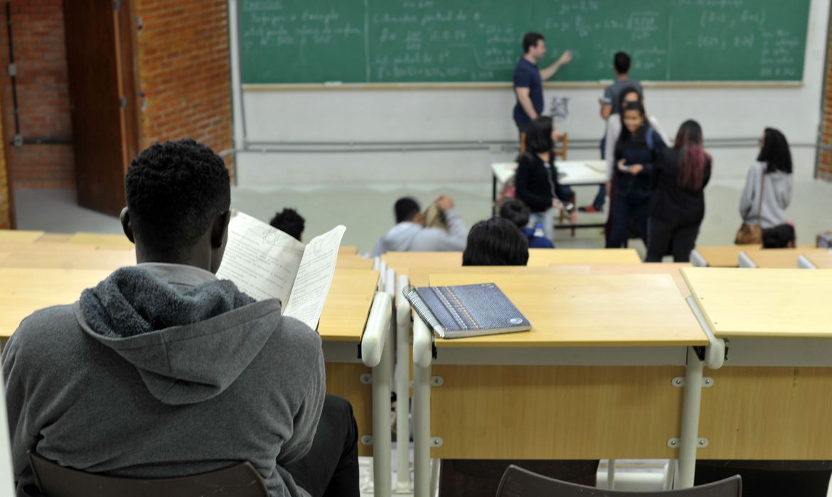 Edital prevê internacionalização de universidades brasileiras