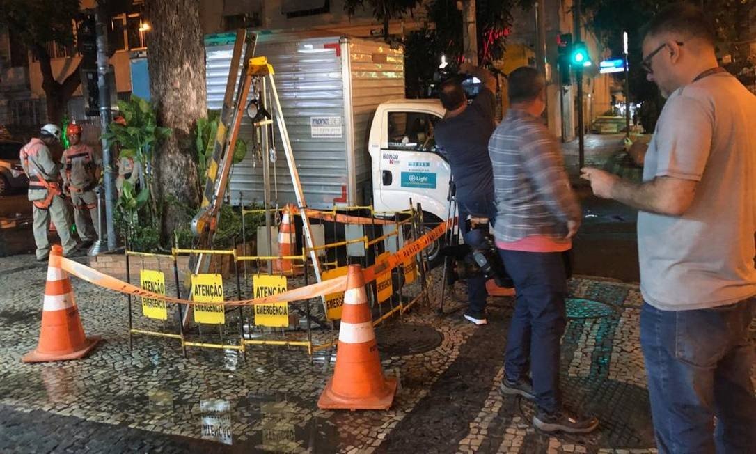 Explosões em três bueiros em Copacabana assustam moradores