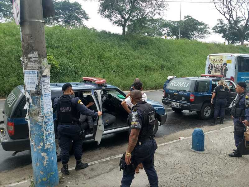 Casal de idosos é preso após roubar mulher na saída de banco