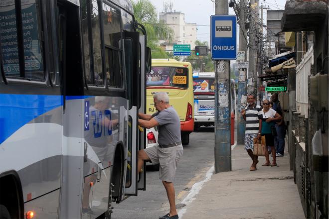 Longa espera por abrigos em São Gonçalo