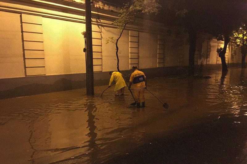 Chuva alaga vários pontos do Rio e deve ir até sábado