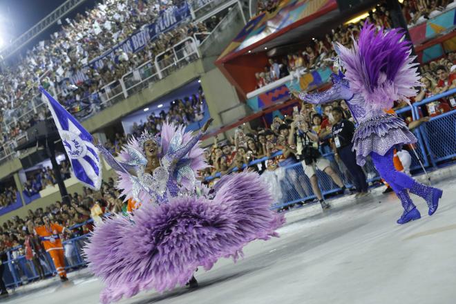 Beija-Flor anima ao relembrar sua história