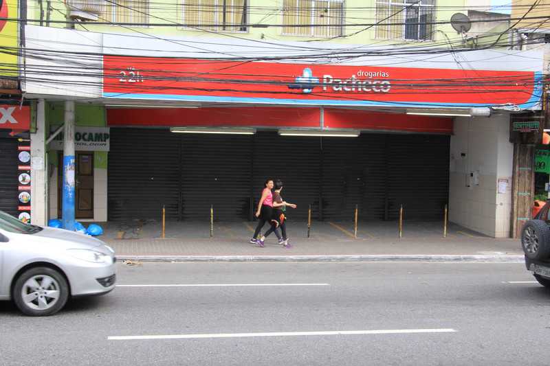 Bando rouba R$ 9 mil em dinheiro de farmácia no centro de São Gonçalo