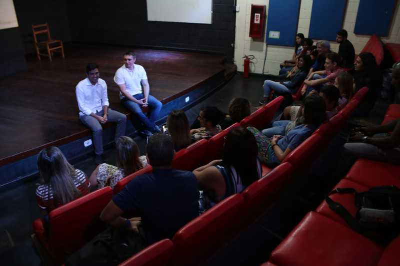 Secretário Estadual de Educação visita Walter Orlandini e promete obra