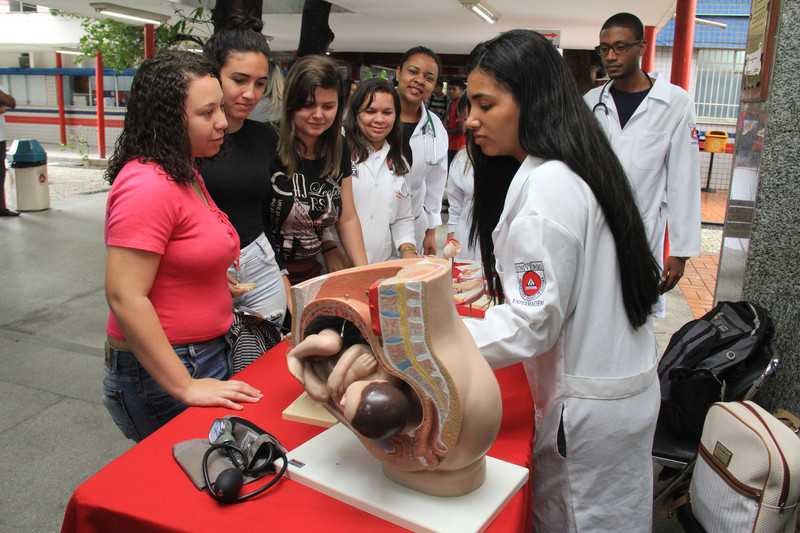 Universidade Salgado de Oliveira realiza ‘Feira das profissões’