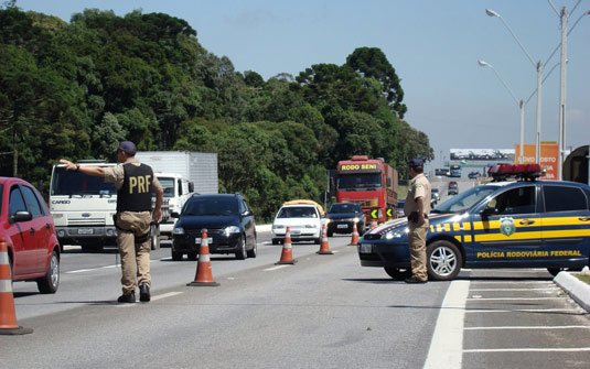 Mais de 400 mil veículos na BR-101 durante o feriadão