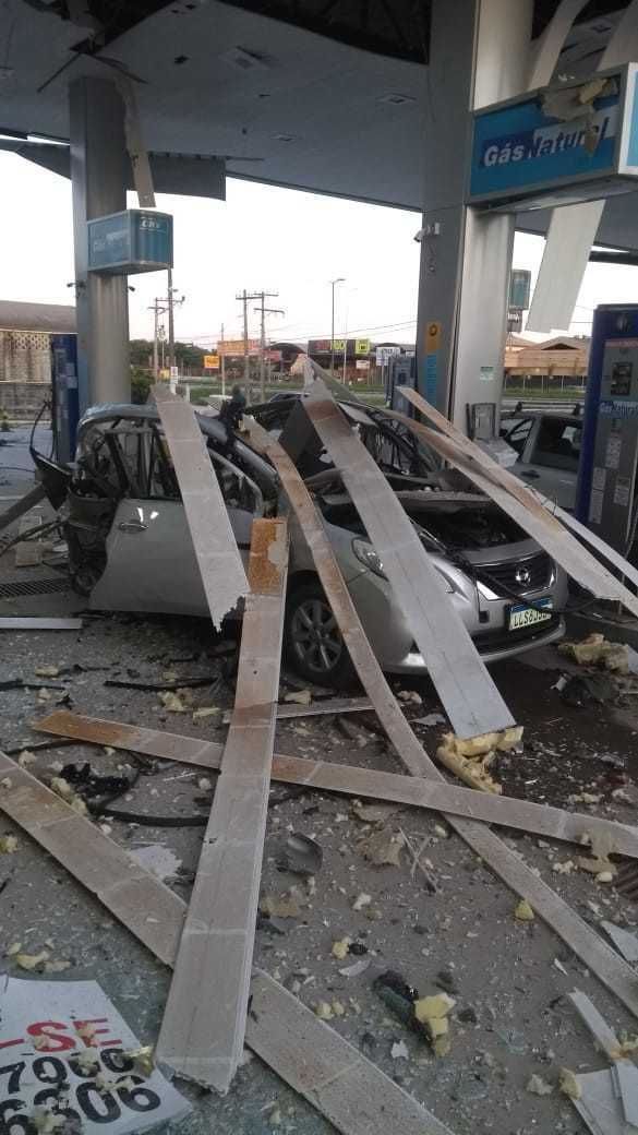 Ano de 2020 começa com explosão de carro em posto de combustível