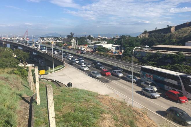 Motoristas enfrentaram congestionamentos nas principais vias de acesso