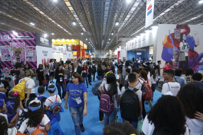 Bienal do Livro tem visitas guiadas para deficientes visuais