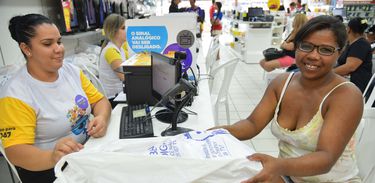 Setor de serviços recua 0,2% de julho para agosto